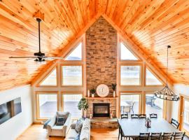 Lakeside Catskills Escape - Soak, Sip, Stargaze, hotel v destinaci Cairo