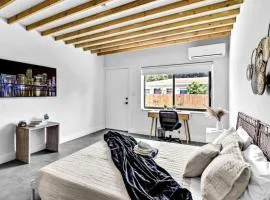 Unit 2 Cute Studio in North Miami 10min to beach
