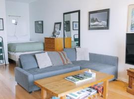 Tofino Eco Waterfront Condo, Hotel in Tofino