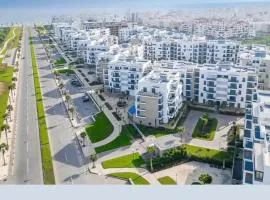 Modern 2-room with pool, close to beach, private parking