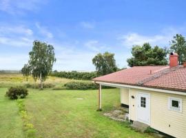 Cozy Summer cottage in Tosteberga, close to the Sea, pr&aacute;zdninov&yacute; dům v destinaci Fj&auml;lkinge