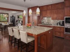 Beautifully Decorated Ocean Front 3 Bedroom Den, 35 Bath Montage Kapalua Grand Residence Sleeps 8
