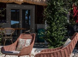 BURGUNDY house, hotel in Grândola
