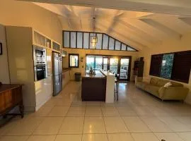 Seaview Oasis in Gated Community and Walk to Beaches