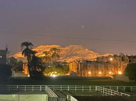 Royal Suite, 1 bedroom Luxor West Bank, hotel v destinaci Al Karnak