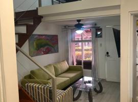 Enchanting 3 BR 2 Bath Condo in the Heart of Jaco, hotel en Jacó