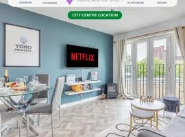 Beautiful Apartment in City Centre with Free Parking, Balcony, Work Desk, Self-Check-In, Fast Wifi and Smart TVs by Yoko Property