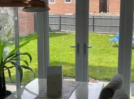 Luxury Home -Private Rooms- 3 mins from Alexandra Hospital, Redditch
