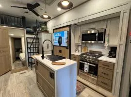 Spacious Four room glamping Rv with Tiki bar including golf cart