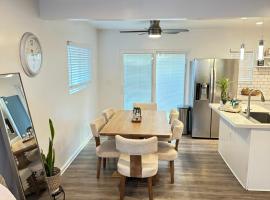Modern cozy family friendly, hotel v destinaci Canoga Park
