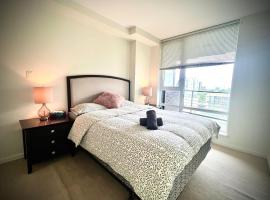 Fabulous and convenient 2B2B close to Richmond center, hotel in Richmond