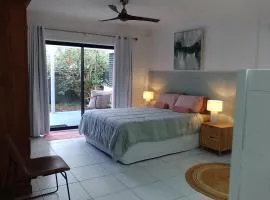 1 queen bed private bathroom own entrance