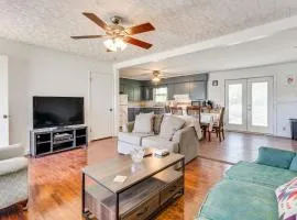 1/2 Mi to Dtwn Dining! Cozy Hayesville Hideaway