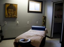 Luxury Boise Getaway 5BR Retreat w Spa, Sauna, Backyard Playland, ξενοδοχείο σε Μπόιζι