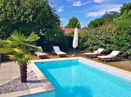 Grande Villa Climatisée - Piscine privée & chauffée - Entre Bordeaux et Bassin d'Arcachon, hotel u gradu Maršprim