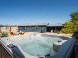 Cozy Desert Oasis Mins to Park, Hot Tub, Fire Pit