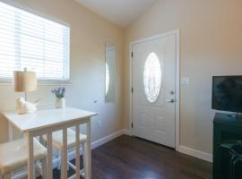 Sonoma Getaway for Two - Great Location, hotel in Sonoma