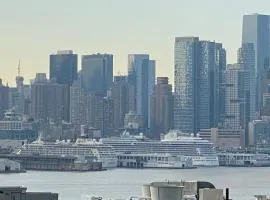 Nice 2 Bedrooms apt One step to NYC