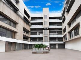 Super Hotel O Dindoli Surat, hotel in Surat