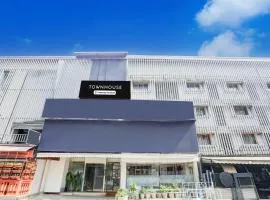 Super Townhouse Khar The Habitat