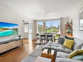 Family Friendly 3-Bed with Courtyard & Parking