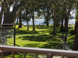 'Bay Parklands' Close to Waters Edge, hotel con tinas de hidromasaje en Nelson Bay