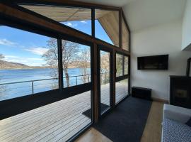 Le chalet avec sa plage privée, hotel di Saint-Théoffrey