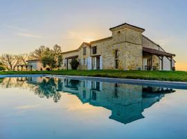 La Colline Gersoise-Piscine-Sauna, Villa in La Sauvetat