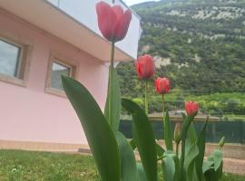 Casa 'Rosa dei laghi', hotel v destinaci Padergnone
