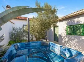 2 Bedroom Nice Home In Jezera