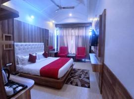 HOTEL GRAND HILL ,MALL ROAD ,Mcleodganj, hotel v destinaci Dharmsala