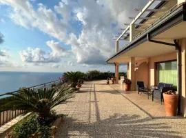 Casa indipendente con vista mare