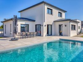 Maison Piscine 150M De La Mer, Hotel in Saint-Germain-sur-Ay