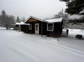 Homey Pet-Friendly Cabin Rental for Groups in the Catskills, hotel v destinaci Big Indian