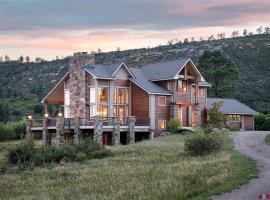 Spacious and Comfortable Cabin Rental in the San Juan Forest for a Family Getaway in Colorado, hotel in Durango