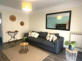 Appartement T3 avec grand balcon, hotel v destinaci Le Pradet