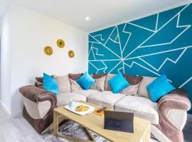 Newly Refurbed, Driveway, 4-BR House, Ensuite