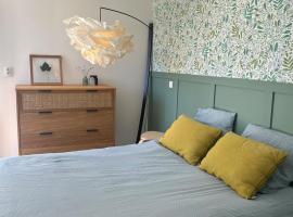 La Maison au fond du jardin - proche centre ville, hotel in Le Mans