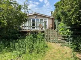 New Forest 2 bedroom Guest Suite & Hot Tub