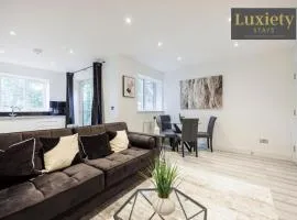 Stylish & Modern 1BR City Centre Nr the beach, High St & Adventure Island by Luxiety Stays