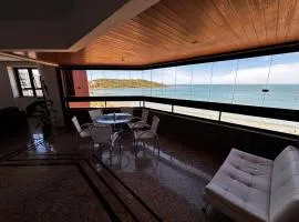 Apartamento Espaçoso com Vista Fabulosa para o Mar
