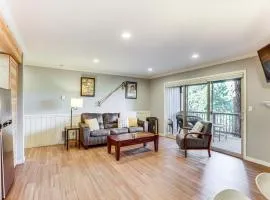 2 Mi to Riverfront Trails Bend Condo with Balcony!