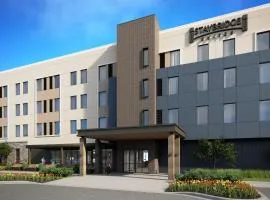 Staybridge Suites Montreal Airport - St-Laurent by IHG、モントリオールにあるモントリオール・ピエール・エリオット・トルドー国際空港 - YULの周辺ホテル
