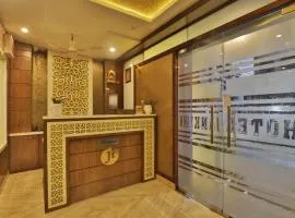 Hotel Luxury Janki Near Vishwanath Temple, #Famiily Choice #Free Wifi #Free Parking #Prime Location