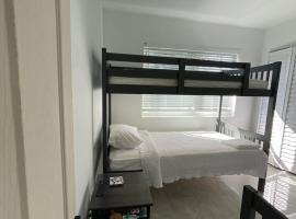 USA Star Hostel, khách sạn ở Hallandale Beach
