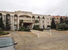 فندق الخيال الكبير, hotel a Zahlé