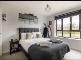 Stylish Harbourside Apartment