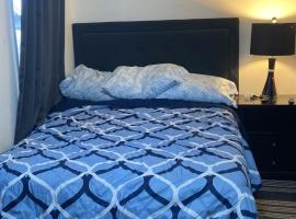 cozzy room with private entrance and drive way, hotel v destinaci Arlington