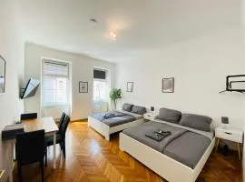 Stylish Flat with 2 Double Beds for 4 people 15a