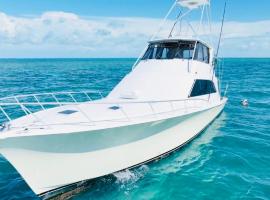 Keys Livin - Yacht Rental，位于基韦斯特的公寓